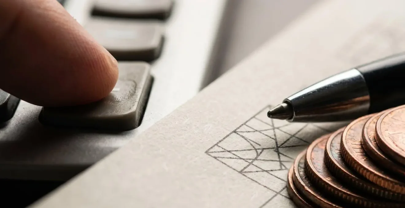 Représentation du calcul et de la planification pour ajuster les garanties d'assurance avant la haute saison commerciale